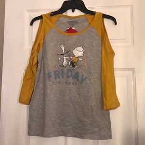 Cute top, cut out shoulders